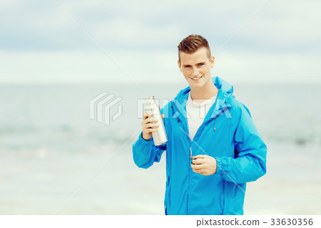 Man drinking from a sports bottle 33630356