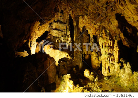 limestone cave limestone cave 33631463