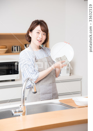 Kitchen woman Kitchen woman 33632519
