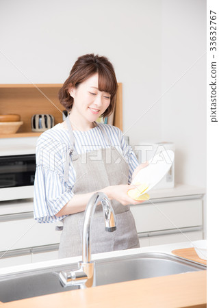Kitchen woman Kitchen woman 33632767