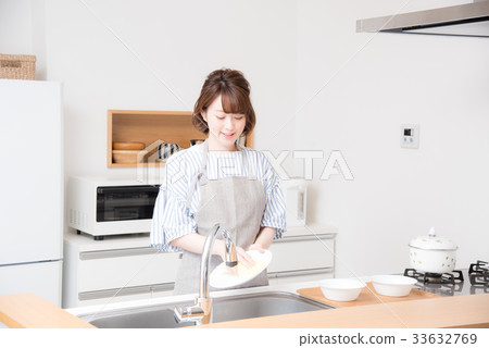 Kitchen woman Kitchen woman 33632769