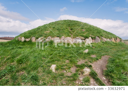 The hill grave Hulbjerg 33632971