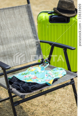 Travel image Swimsuit and suitcase 33633909