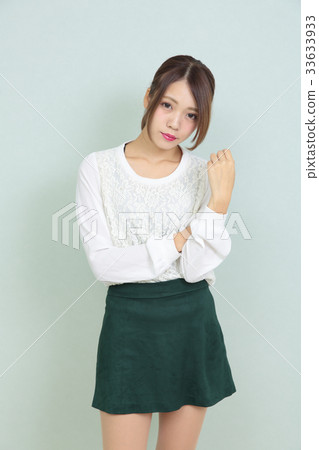 Young lady portrait 33633933