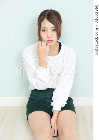 Young lady portrait 33633960