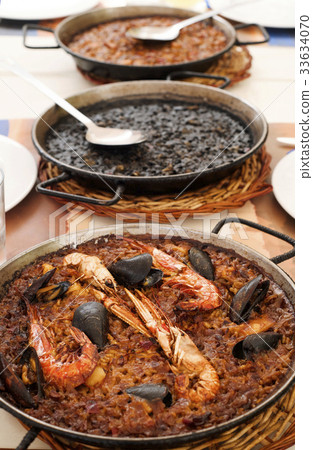spanish seafood paella, black paella and fideua 33634070