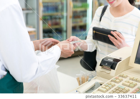 Convenience store stall shop shopping cashier payment 33637411