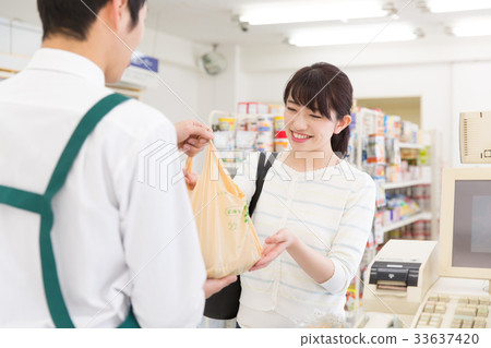 便利店攤位商店購物收銀員付款 33637420