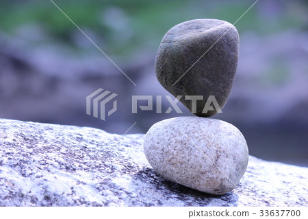 Stone balancing 33637700