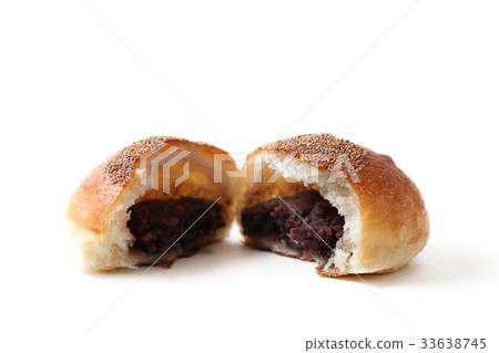Divided in half Anpan Bread Anpan Snack Close-up White Background Divided in half Anpan Bread Anpan Snack Close-up White Background 33638745