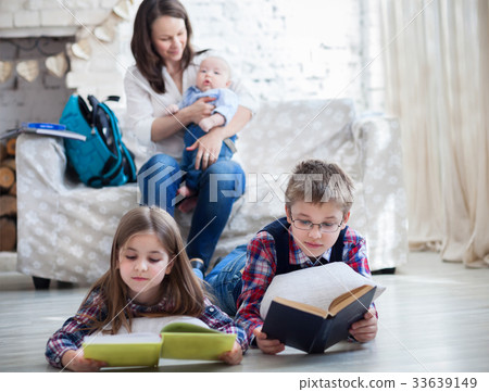 Children readind books in living room 33639149