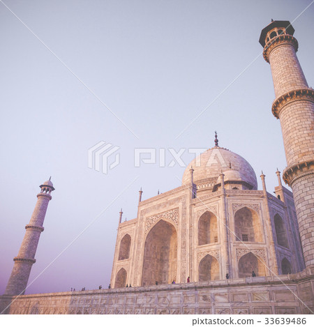 Amazing view on the Taj Mahal in sunset light 33639486
