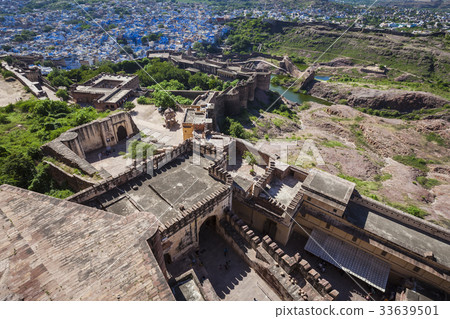 The blue city of Jodhpur with the Mehrangarh Fort. 33639501