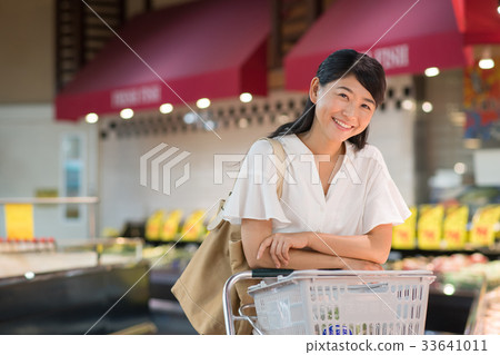 超市購物女人生活方式圖像 33641011