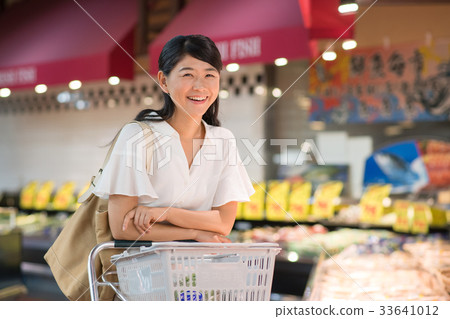 超市購物女人生活方式圖像 33641012