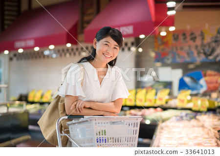 超市購物女人生活方式圖像 33641013