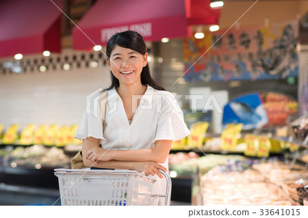 超市購物女人生活方式圖像 33641015