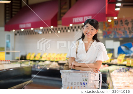 超市購物女人生活方式圖像 33641016
