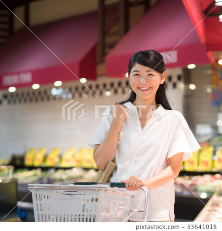超市購物女人生活方式圖像 33641018