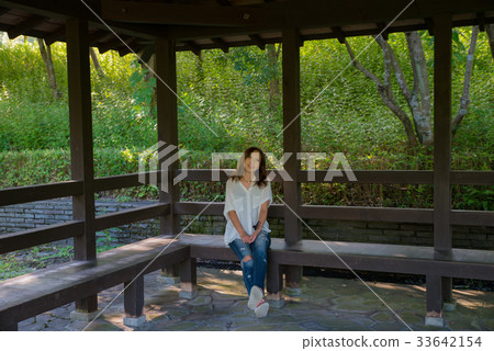 Peaceful woman in the park Peaceful woman in the park 33642154