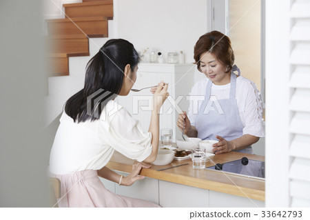 母親,女兒,母親和女兒 母親,女兒,母親和女兒 33642793