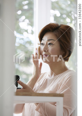 Mom, housewife, middle-aged Korean 33642800