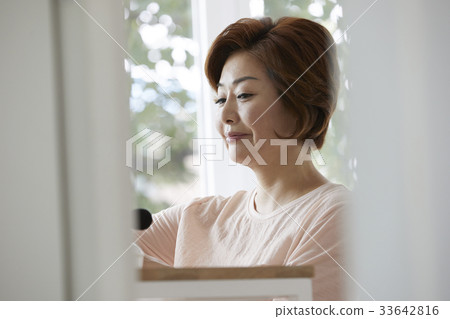 Mom, housewife, middle-aged Korean 33642816