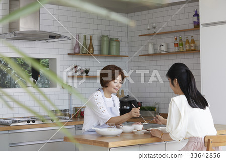 母親，女兒，母親和女兒 33642856