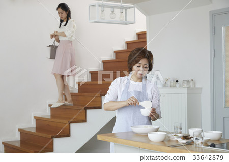 母親,女兒,母親和女兒 母親,女兒,母親和女兒 33642879