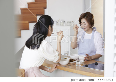 母親，女兒，母親和女兒 33642893