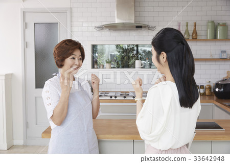 母親,女兒,母親和女兒 母親,女兒,母親和女兒 33642948