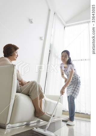 Mother, daughter, mother and daughter 33643085