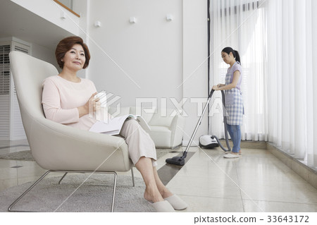Mother, daughter, mother and daughter 33643172