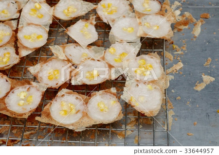 Coconut milk mix sugar and flour 33644957