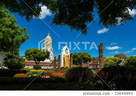 Buddha statue at Wat Phra Si Rattana Mahathat 33644993