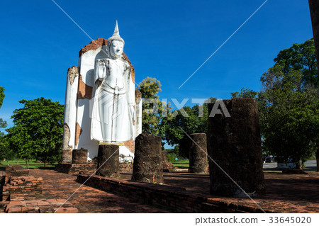 Ancient white buddha statue in Phitsanulok 33645020
