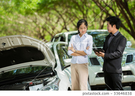 Insurance to discuss the accident Insurance to discuss the accident 33646838