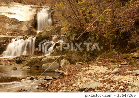 Madang岩瀑布，Ungdong谷，Tae-san，仁川郡，江原道 33647269