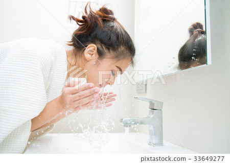 Woman wakes from sleep and she was cleansing face Woman wakes from sleep and she was cleansing face 33649277