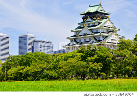 Osaka Castle from the Nishinomaru garden to see the castle tower 33649704