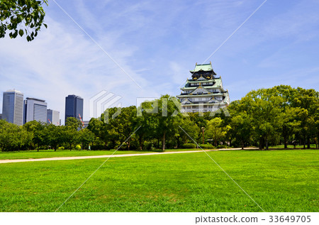 Osaka Castle from the Nishinomaru garden to see the castle tower 33649705