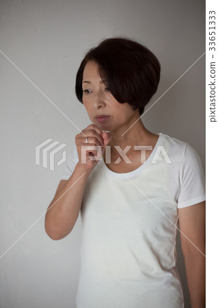 Tonsill pain sore throat cold middle sideways 33651333