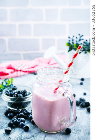 blueberry smoothie 33652858
