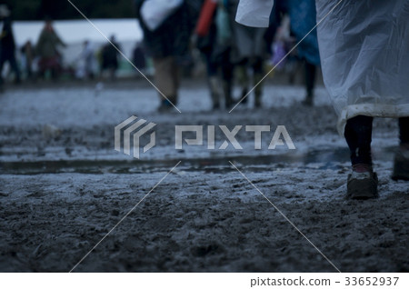 Early morning of the rock festival in the rain 33652937