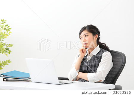 Business image Young lady 33653556