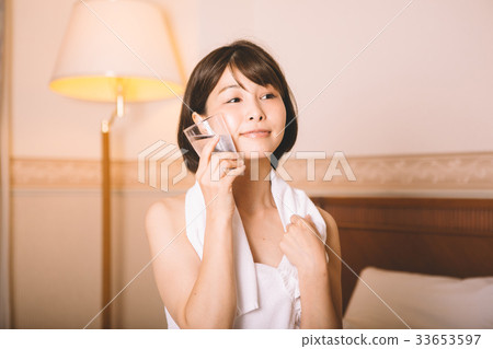Woman drinking water before going to bed 33653597