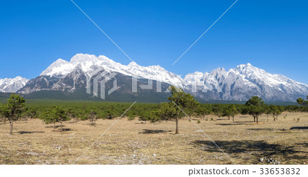 Landscape of Yulong Snow Mountain 33653832