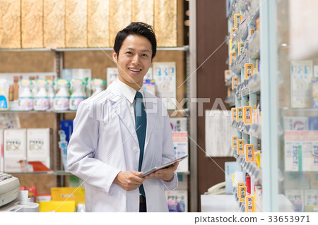 Pharmacist pharmacy drugstore medical image Pharmacist pharmacy drugstore medical image 33653971