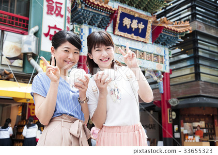 女性旅行朋友唐人街橫濱短途旅行步行 33655323