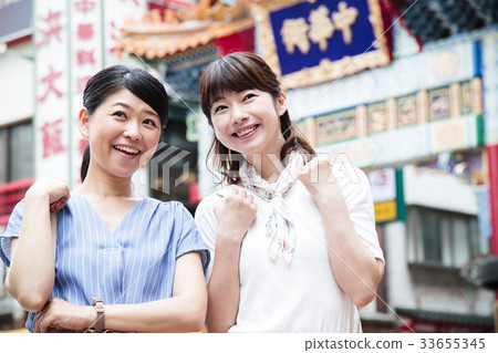Female Travel Friends Chinatown Yokohama Short Trip Walk Walk 33655345